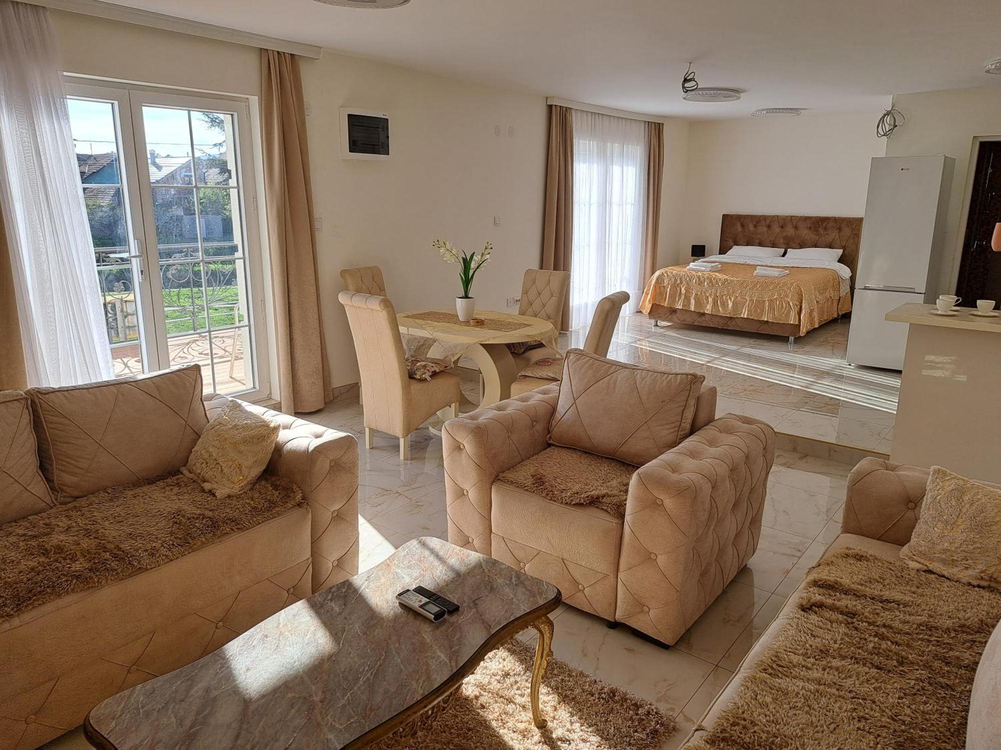 Dina Lux Apartman Jagodina Exterior photo